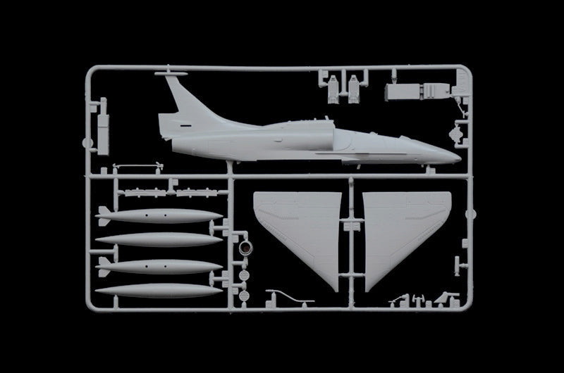 Piezas 1 de la maqueta del caza OA-4M Skyhawk II en versión biplaza de entrenamiento en escala 1:72 de Italeri referencia 90165