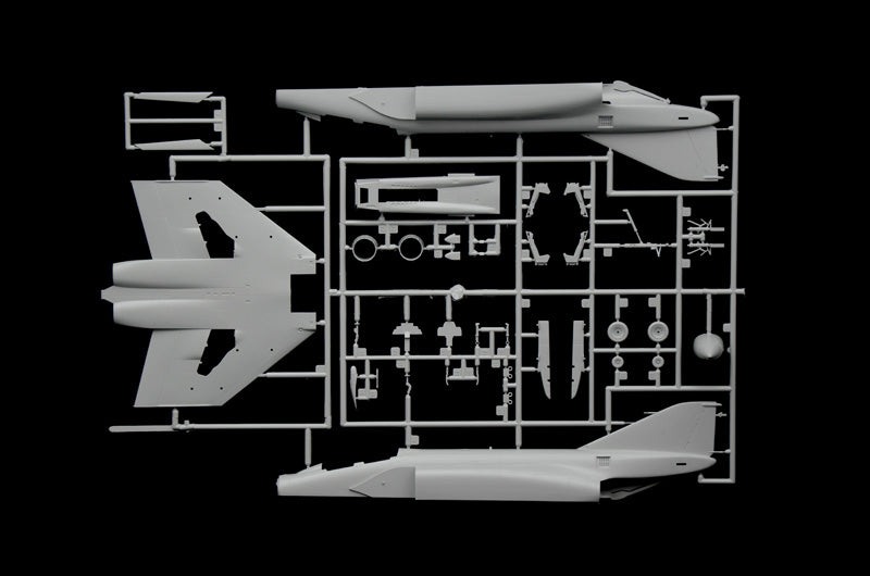 Piezas 1 de la maqueta del avión de reconocimiento RF-4 C/E Phantom II en escala 1:72 de Italeri referencia 1477