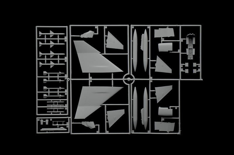 Piezas 3 de la maqueta del avión de reconocimiento RF-4 C/E Phantom II en escala 1:72 de Italeri referencia 1477