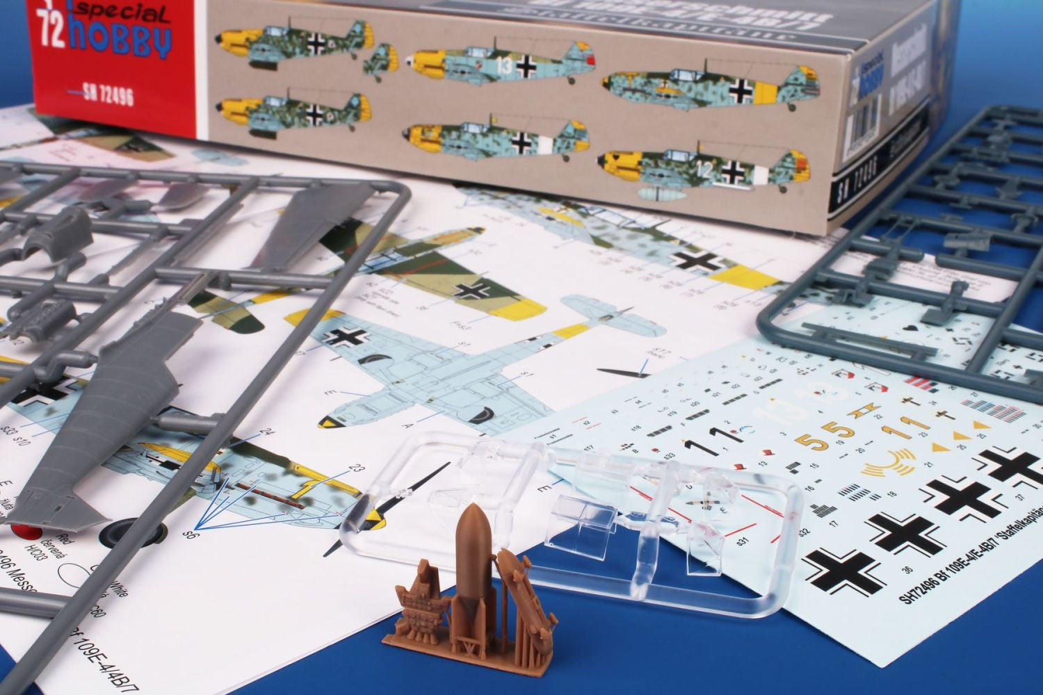 Piezas de la maqueta del caza alemán Messerschmitt Bf 109 E4/7 en escala 1:72 de Special Hobby referencia 72496