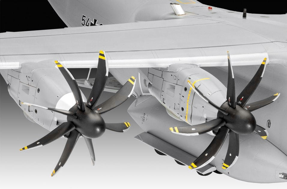 Foto de los motores de la maqueta del avión de transporte Airbus A400M Atlas en escala 1:72 de Revell referencia 03929