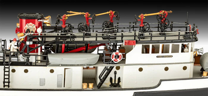 Detalle de las bombas de agua de la maqueta del barco bombero del puerto de Nueva York The Firefighter en escala 1:87 de Revell referencia 05197