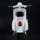 Foto posterior de la maqueta de la moto italiana Vespa 125 Primavera en escala 1:9 de Italeri referencia 4633