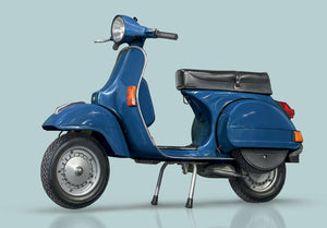 Foto con decoración azul de la maqueta de la moto italiana Vespa PX 125 o 150 en escala 1:9 de Italeri referencia 4645