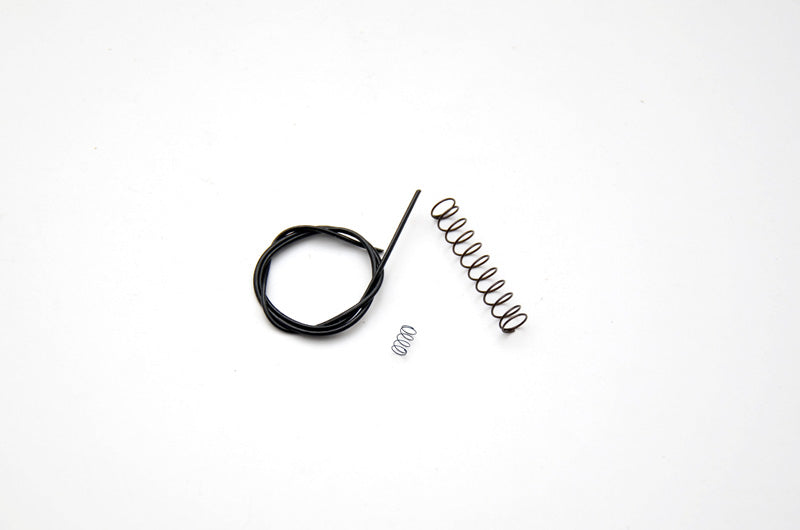 Muelles y cables de la maqueta de la moto italiana Vespa PX 125 o 150 en escala 1:9 de Italeri referencia 4645