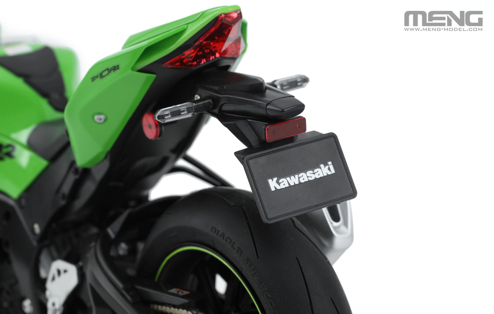 Foto detalle colín de la maqueta de la moto Kawasaki ZX-10RR Ninja precoloreada en escala 1:9 de Meng referencia TS-008S
