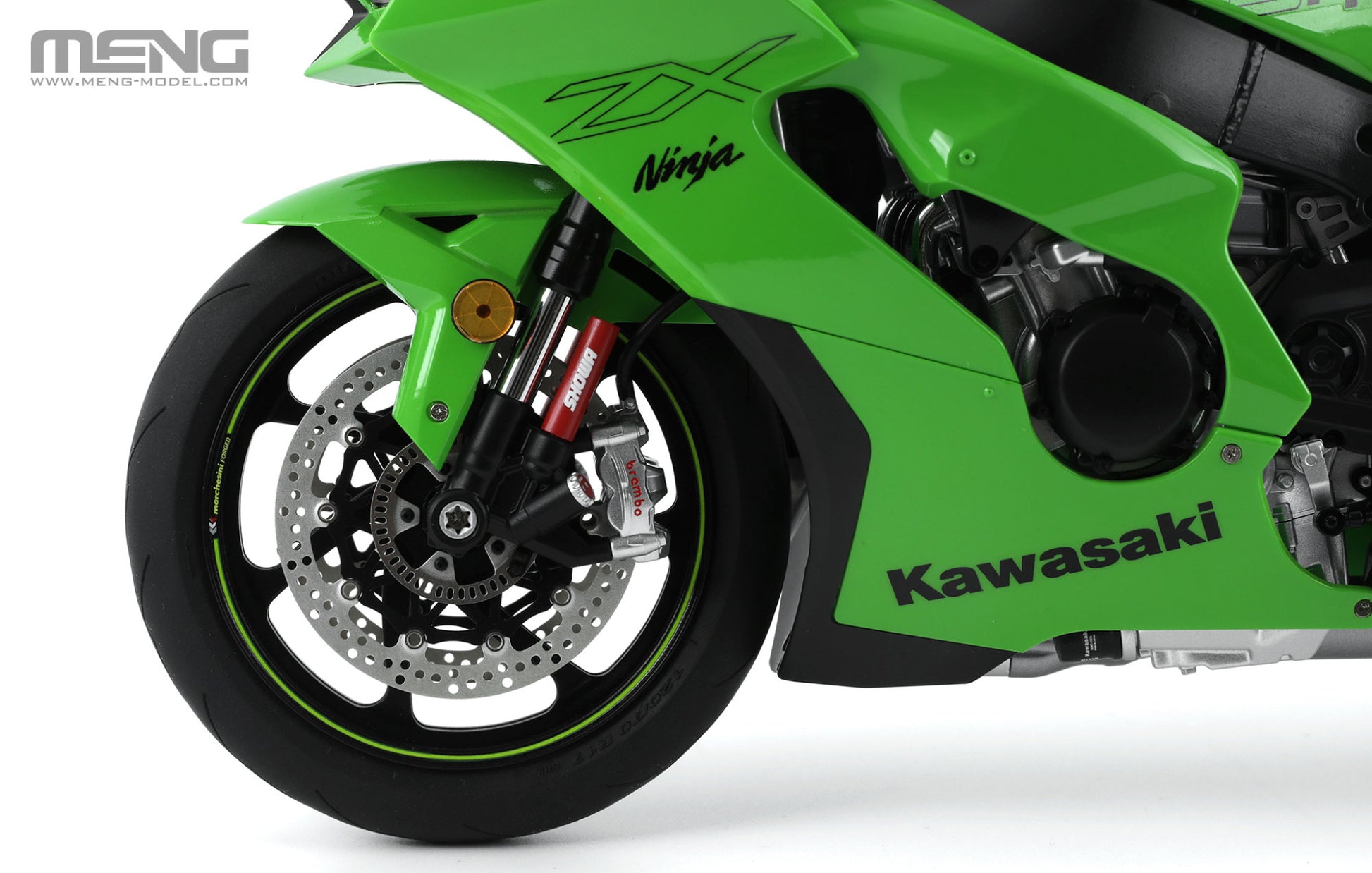 Foto detalle rueda delantera de la maqueta de la moto Kawasaki ZX-10RR Ninja precoloreada en escala 1:9 de Meng referencia TS-008S