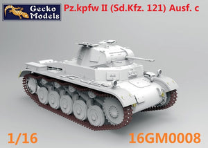 Vista delantera de la maqueta del tanque alemán Panzer I Ausf C en escala 1:16 de Gecko Models referencia 16GM0008
