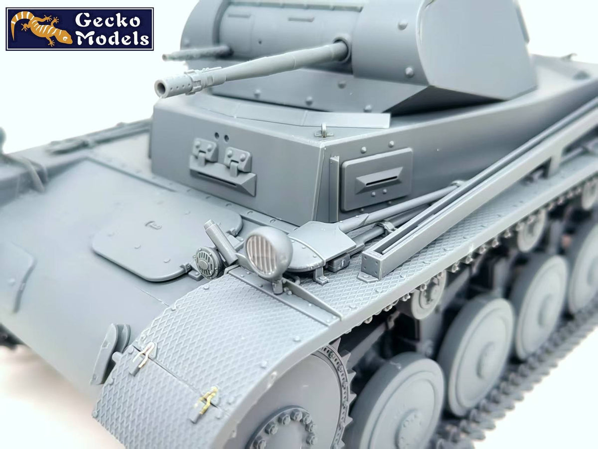 Detalle frontal de la maqueta del tanque alemán Panzer I Ausf C en escala 1:16 de Gecko Models referencia 16GM0008