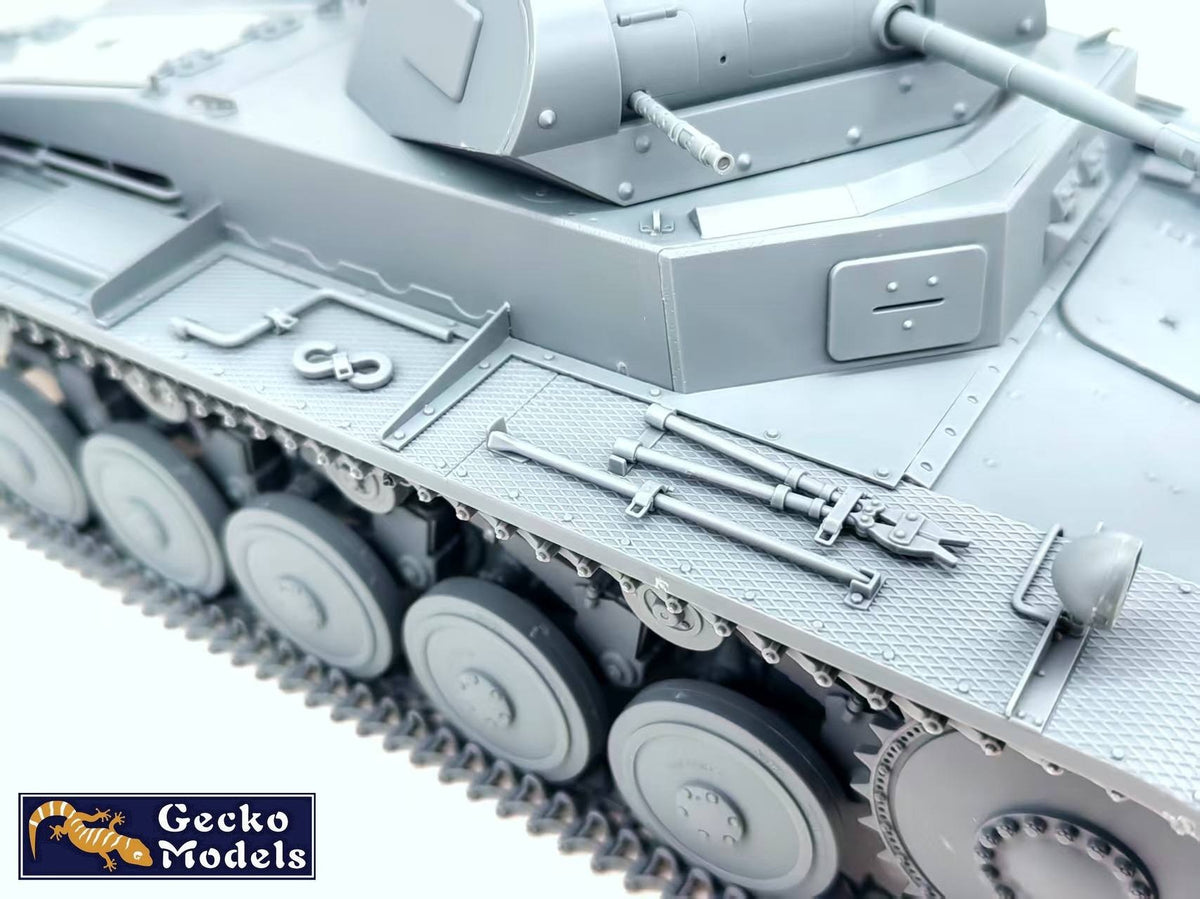 Detalle herramientas delanteras de la maqueta del tanque alemán Panzer I Ausf C en escala 1:16 de Gecko Models referencia 16GM0008