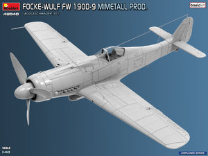 Vista frontal izquierda de la maqueta del caza alemán Fw-190 D9 en escala 1:48 de Miniart referencia 48040