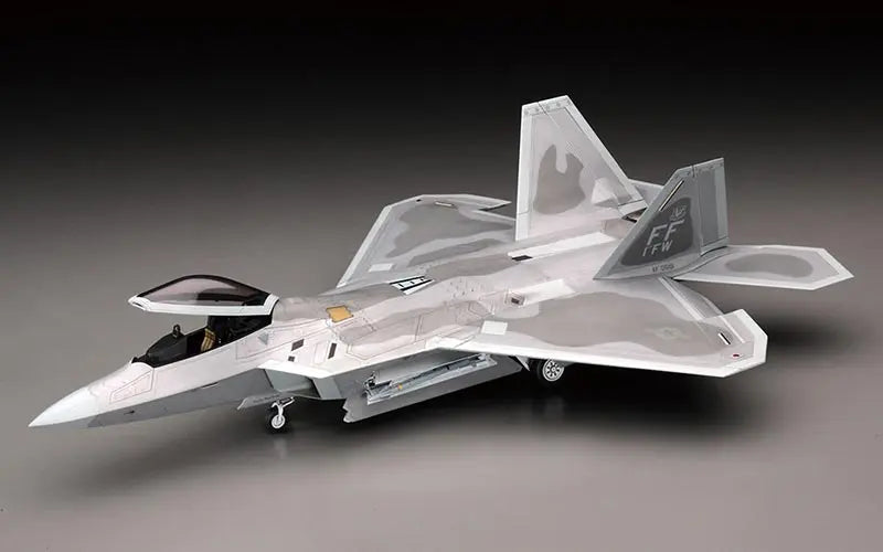 Foto delantera de la maqueta del F-22 Raptor en escala 1:48 de Hasegawa referencia 07245 o PT45