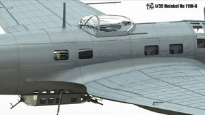 Foto de costado de la maqueta del bombardero alemán He 111H-6 en escala 1:35 de Border Model referencia BF-018