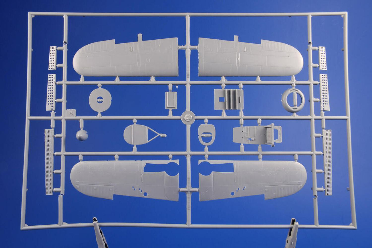 Grapa 2 de la maqueta del SB2 A-4 Buccaneer en escala 1:72 de Special Hobby referencia 72303
