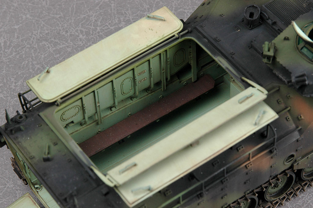 Foto aérea del interior de la maqueta del vehículo de asalto anfibio AAVP-7A1 en escala 1:35 de Hobby Boss referencia 82413