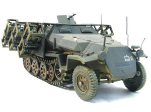 AFV CLUB (1/35) Sd. Kfz. 251/1 Ausf. C Stuka Zu Fuss