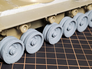 PIMP MY MINIATURES (1/35) Centurion MBT chassis damaged road wheels