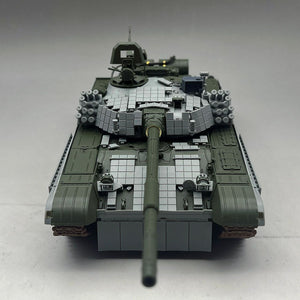 Foto frontal  de la maqueta del carro de combate PT-91 en escala 1:35 de Amusing referencia 35A069