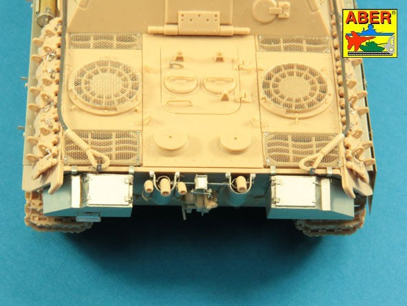 Vista del set de mejora de fotograbados con rejillas de ventilación del motor para carros Jagdpanther en versión G1 Inicial y en escala 1:48 del fabricante Meng realizadas por Eduard con refer3encia 35G34