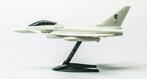 Vista lateral de la maqueta del caza europeo Eurofighter Typhoon en la versión de Airfix Quickbuild en la que no se usa ni pegamento ni pintura, solo hay que construirlo. Referencia J6002