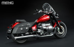 Vista lateral derecha de la moto precoloreada BMW R 18 Classic Mars Red en escala 1:9 de Meng referencia MT-006t