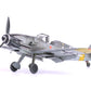 Vista frontal izquierda de la maqueta del caza alemán Bf-109 G14 edición ProfiPACK en escala 1:48 de Eduard referencia 82118