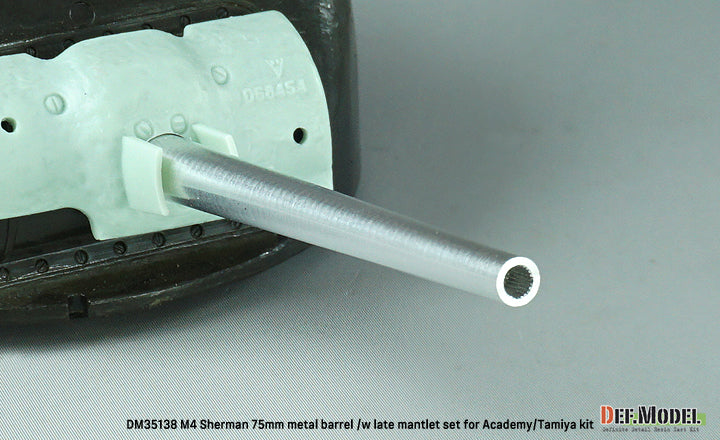 Detalle del set de mejora de Def Model para tanques Sherman con cañón de 75mm y mantelete de resina a escala 1:35 referencia DM35138