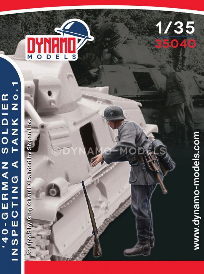 DYNAMO MODELS (1/35) 1940 German Soldier Inspecting A Tank No.1