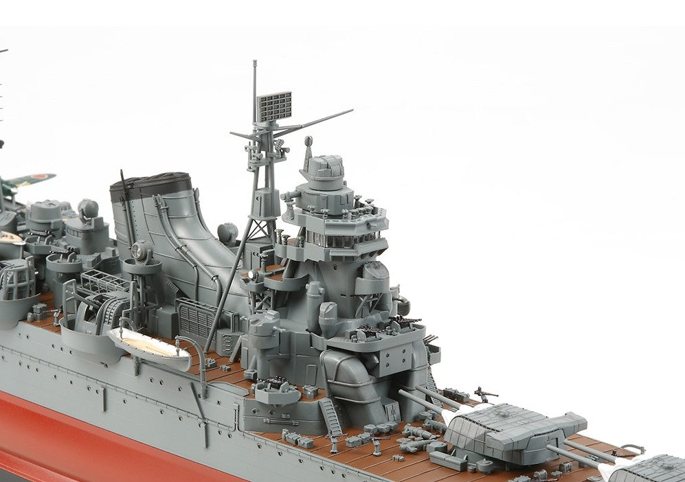 Detalle del castillo de mando de la maqueta del crucero pesado japonés Tone en escala 1:350 de Tamiya con referencia 78024