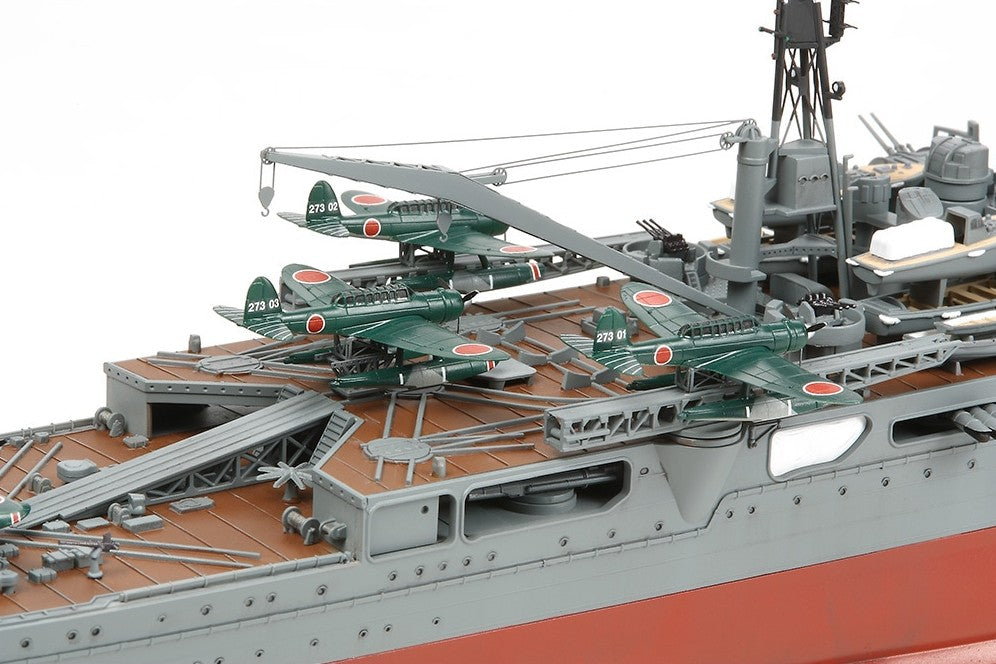 Detalle de la cubierta de aviones de la maqueta del crucero pesado japonés Tone en escala 1:350 de Tamiya con referencia 78024