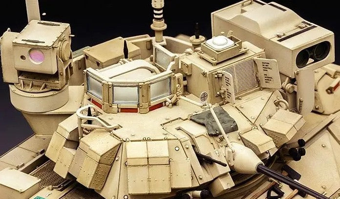 Vista detalle de la torreta de la maqueta del vehículo de asalto de infanteria M3A3 Bradley con sistema Busk III a escala 1:35 del fabricante Meng on referencia SS-006