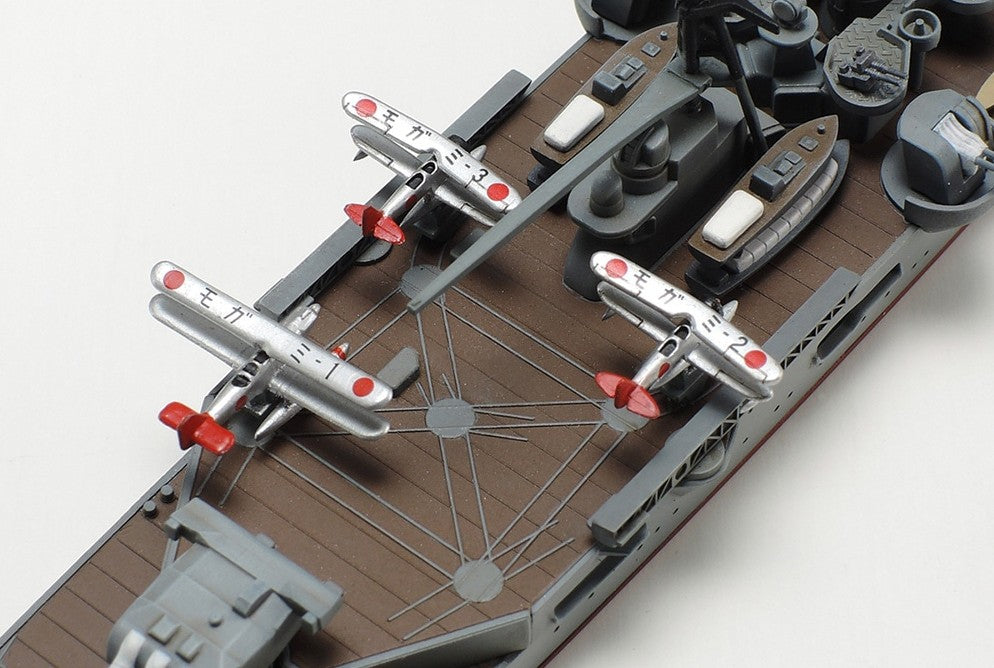 Vista aviones Crucero Ligero Japones Mogami en escala 1:700 de Tamiya Referencia 31359