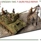 Vista frontal aérea de la maqueta del tanque soviético T-34/85 con diorama ambientado en Dresden en 1945 mientras le hacen labores de mantenimiento en escala 1/35 de Miniart referencia 36064