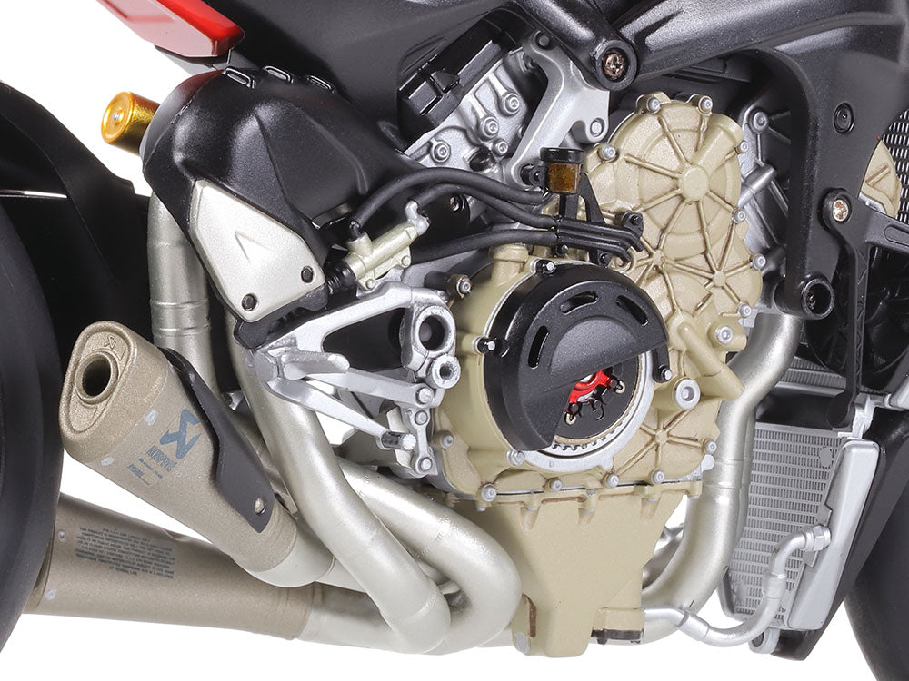 Detalle del motor de la maqueta de la moto Ducati Superleggera V4 con Racing Kit en escala 1:12 de Tamiya Referencia 14143