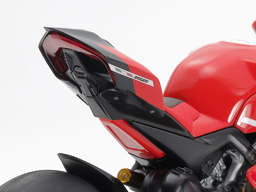 Detalle del colín trasero de la maqueta de la moto Ducati Superleggera V4 con Racing Kit en escala 1:12 de Tamiya Referencia 14143