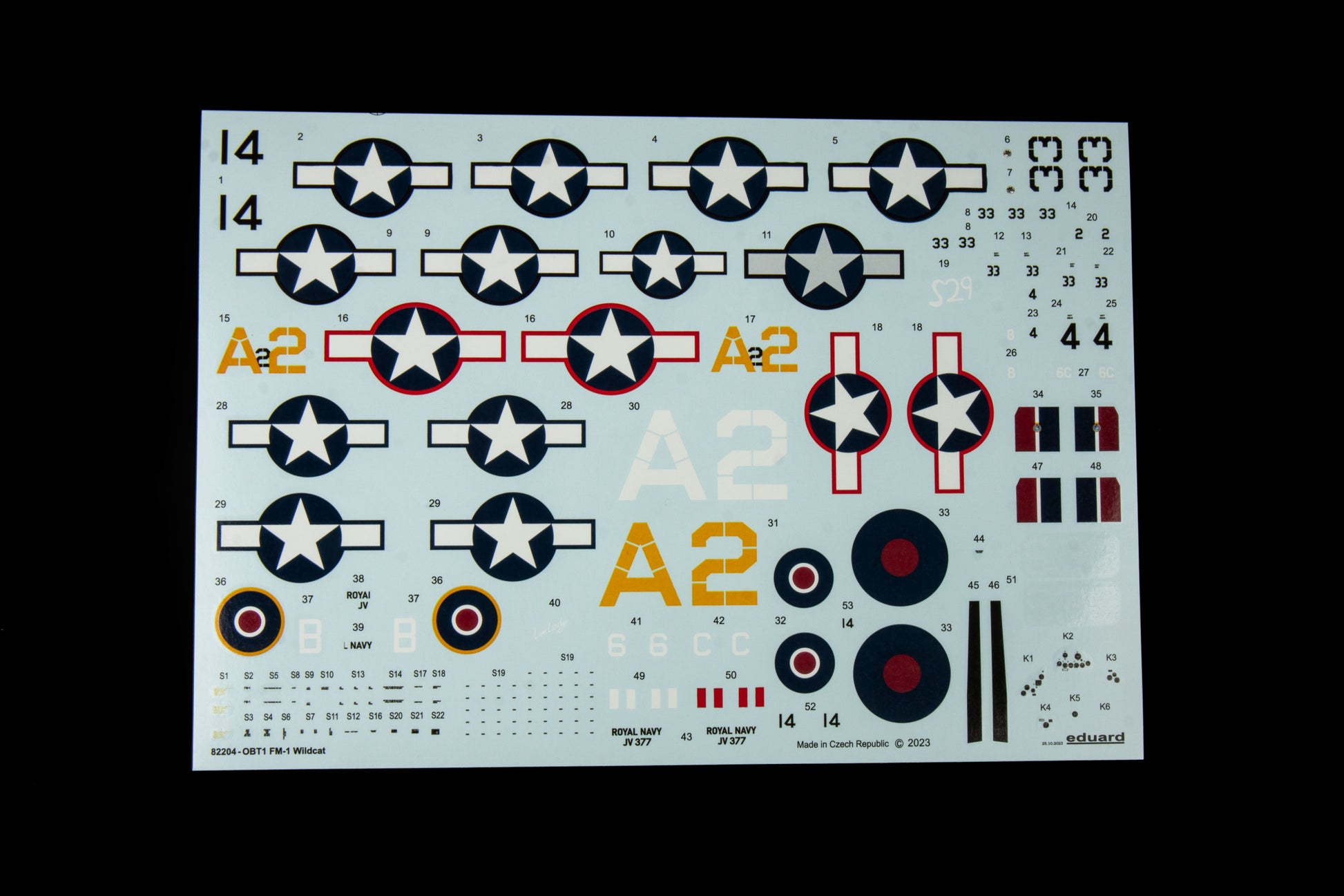 Calcas de la maqueta del caza FM-1 Wildcat en escala 1:48 de Eduard referencia 82204