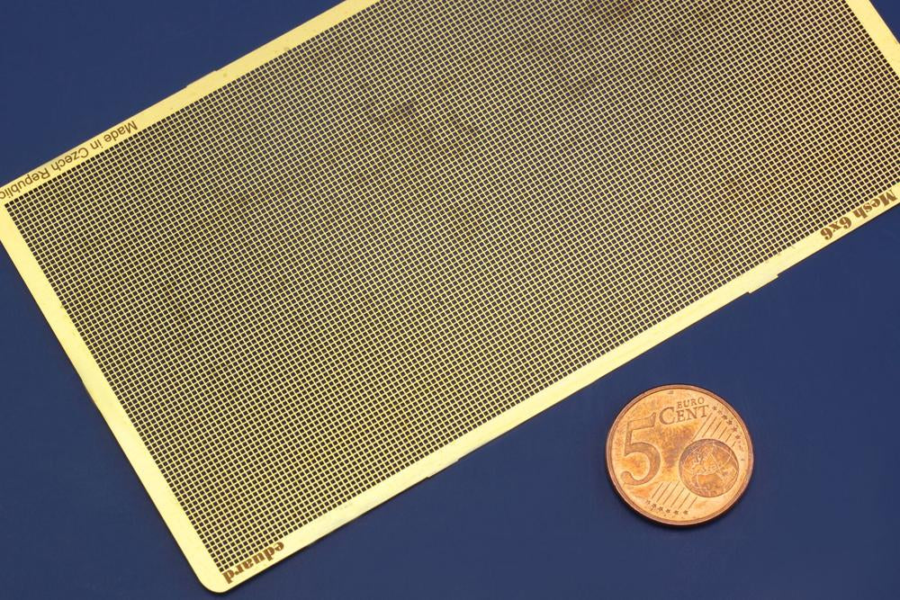Foto del set de mallado de fotograbado en forma de cuadrados de 0,6x0,6mm de Eduard referencia 00103