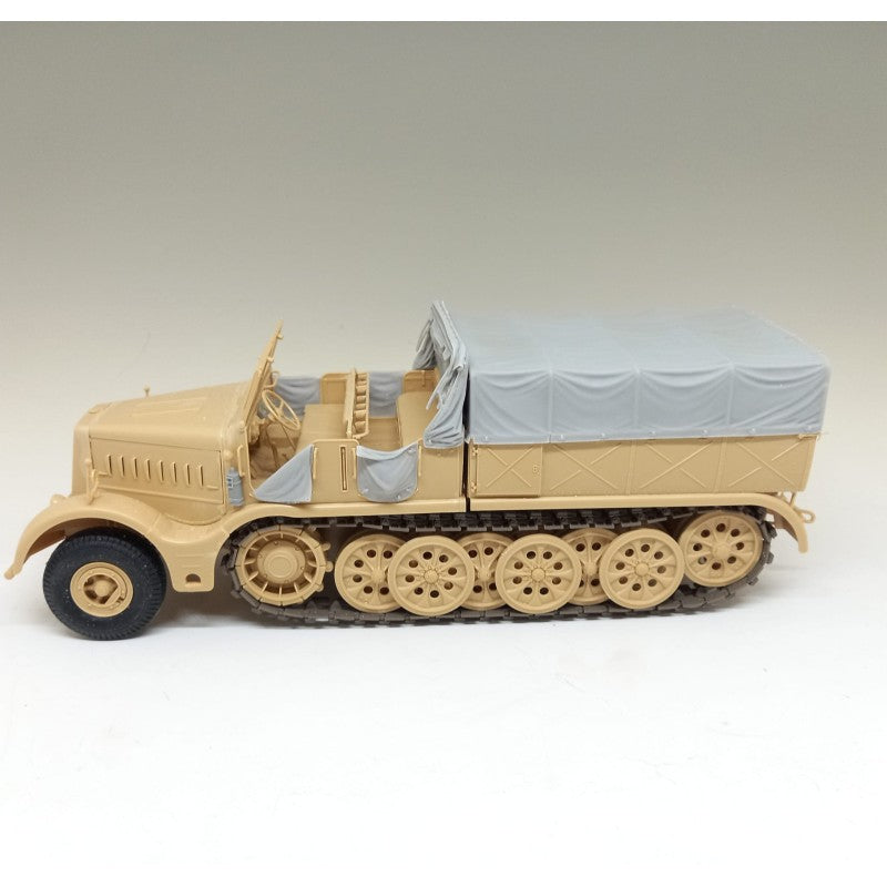 Foto lateral del kit de mejora de fundas de lona para Sd.Kfz.9 Famo en escala 1:35 de Royal Model referencia 991