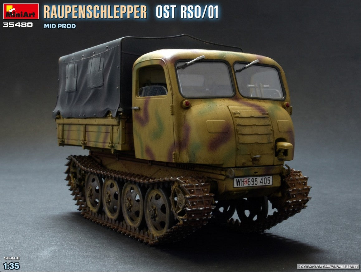 Foto delantera de la maqueta del tractor Raupenschlepper OST ROS 01 Mid Production en escala 1:35 de Miniart referencia 35480