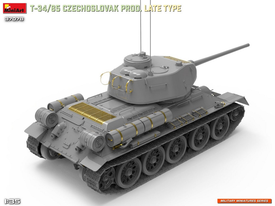 Foto trasera derecha de la maqueta del T-34/85 Produccion Final Checoslovaca en escala 1:35 de Miniart referencia 37078