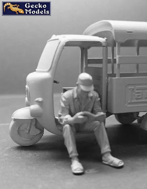 GECKO MODELS (1/35) 60/70′ Vietnam Saigon Shuttle Motor Trycicle with driver (2 KITS)
