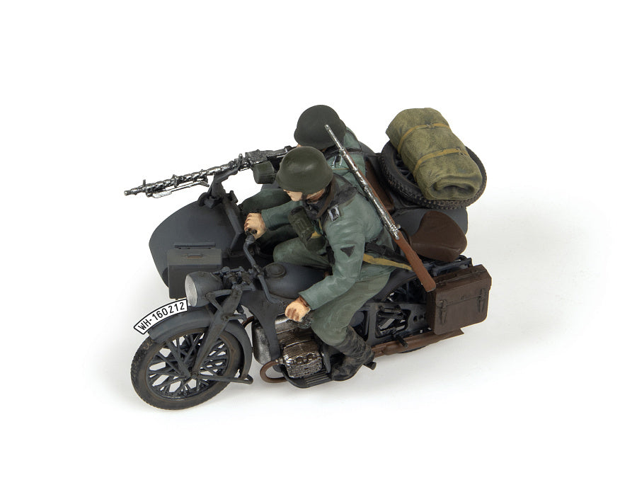 Vista lateral izquierda de la maqueta de la moto alemana con sidecar Zundapp K800 en escala 1:35 de Zvezda referencia 3717