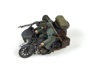 Vista lateral izquierda de la maqueta de la moto alemana con sidecar Zundapp K800 en escala 1:35 de Zvezda referencia 3717