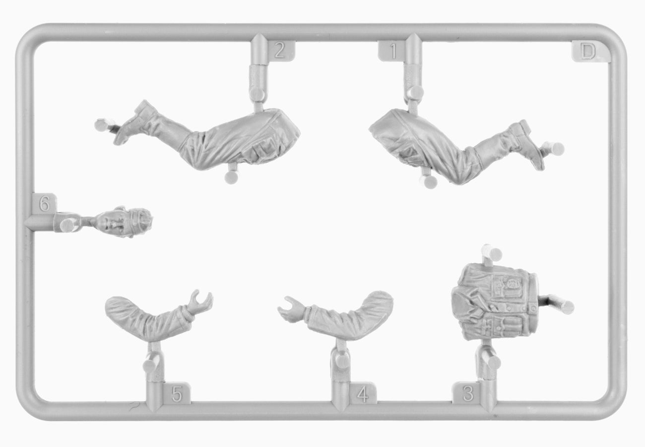 Grapa 4 de las figuras de conductores y oficiales alemanes en escala 1:35 de Miniart referencia 53030