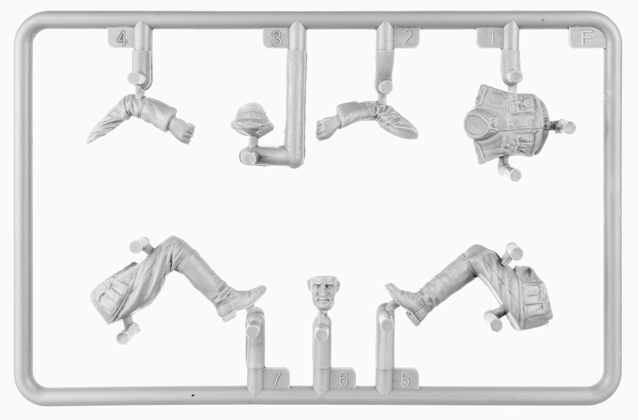 Grapa 5 de las figuras de conductores y oficiales alemanes en escala 1:35 de Miniart referencia 53030