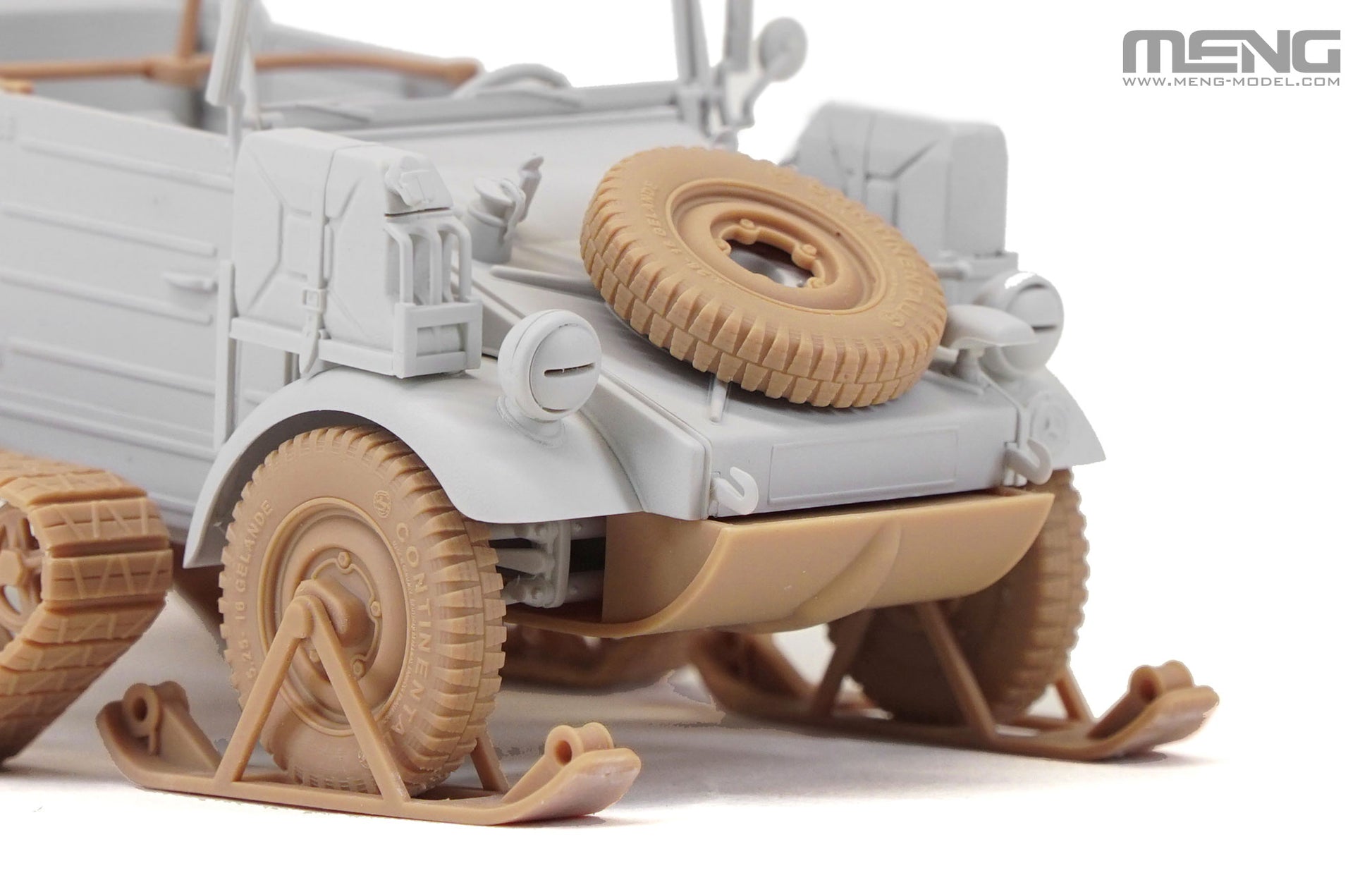 Detalle del eje delantero de la maqueta del vehículo alemán Kubelwagen en su version halftrack en escala 1:35 de Meng con referencia VS-018