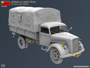 Vista frontal derecha de la maqueta del camión alemán Opel Blitz de versión final de 3 toneladas en escala 1:35 de Miniart referencia 35459