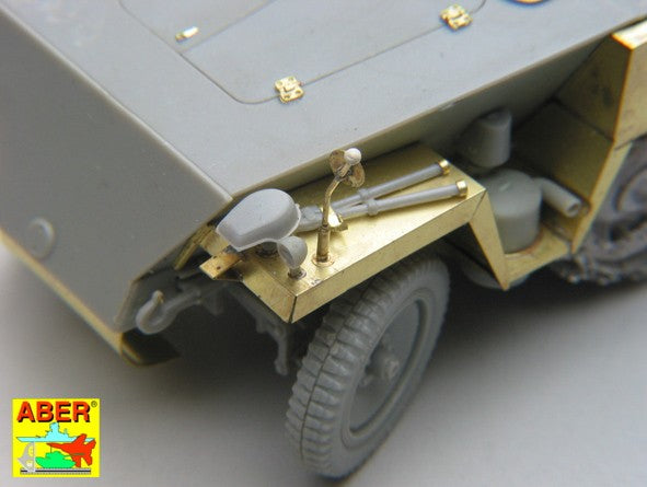Foto de los indicadores de ancho laterales que llevaban los vehculos blindados alemanes tipo Sd.Kf. 231, 232, 250 y 251 para maquetas en escala 1:35 del fabricante Aber referencia R-28