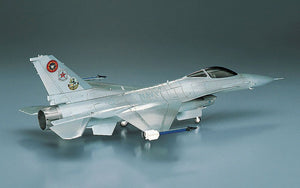 Foto de la maqueta del caza F-16 N Top Gun en escala 1:72 de Hasegawa referencia C12