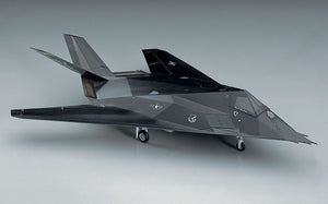 Foto de la maqueta del avión F-117A Nighthawk en escala 1:72 de Hasegawa referencia E1